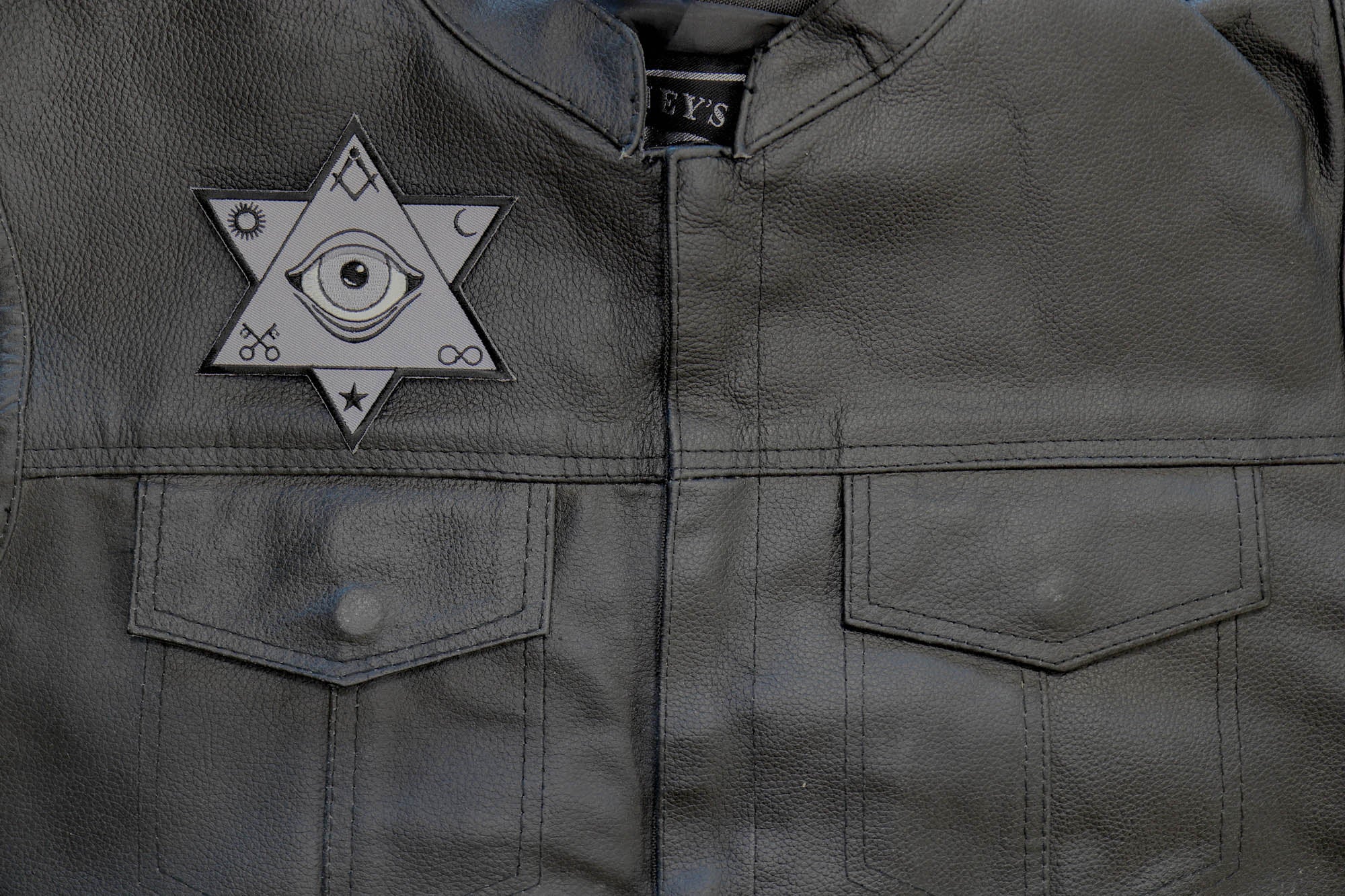 Illuminati Sign Embroidered Patch - Mysterious and Symbolic Design(  4 x 4 inches )